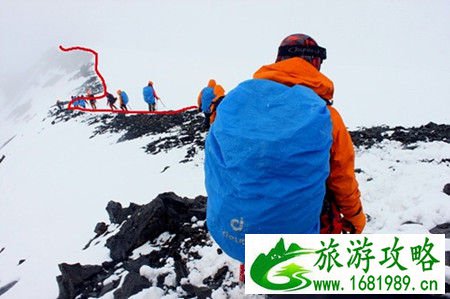 怀揣激情登雪山 大学生登透明梦柯全