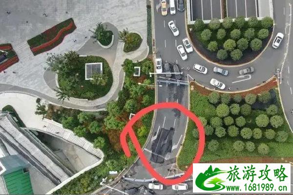 武汉光谷转盘路面坍塌 最新消息