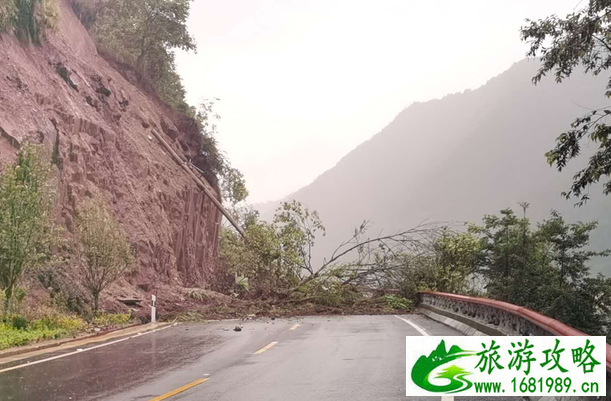 5月云南迪庆暴雨塌方路段及交通管制