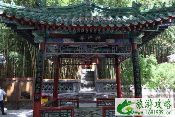 8月北京潭柘寺风景区大殿关闭