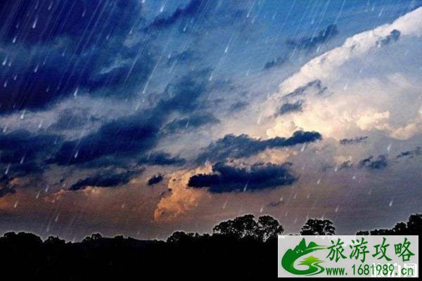 8月成都暴雨关闭景点及取消航班-交通管制和绕行改道公交