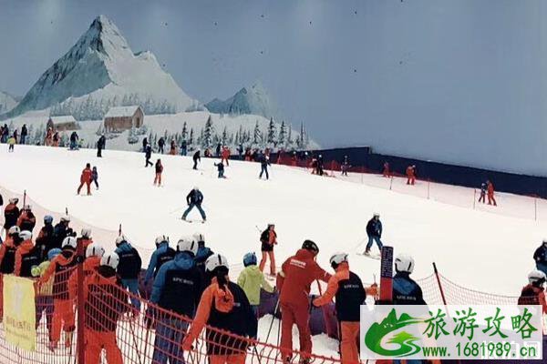 广州融创雪世界滑雪教练价格 